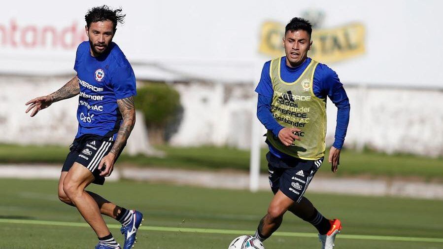 Eugenio Mena y Nicolás Díaz generan dudas en la Roja por problemas físicos