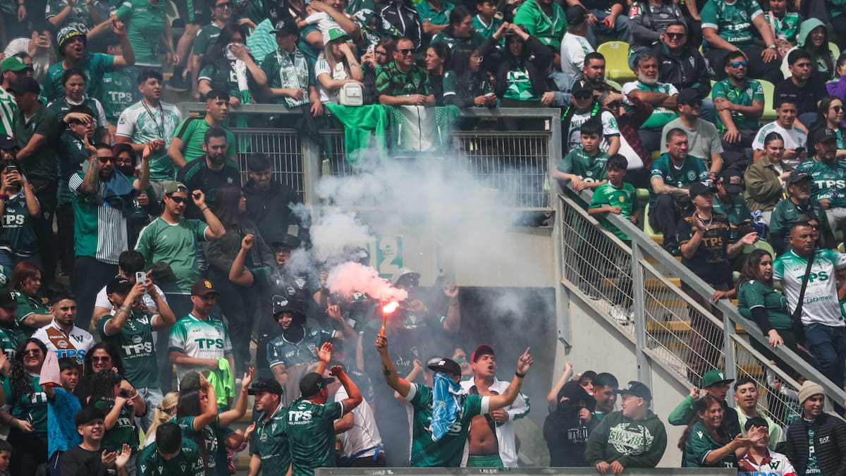 Clima caldeado en el puerto: Hinchas encararon al plantel de Santiago Wanderers tras nueva caída
