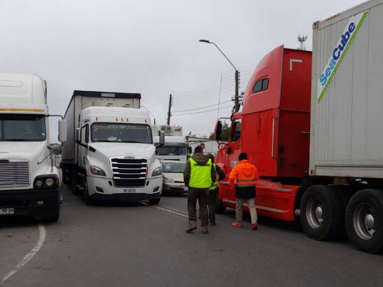 Paro de camioneros, bloqueo de carreteras, ruta 5 sur
