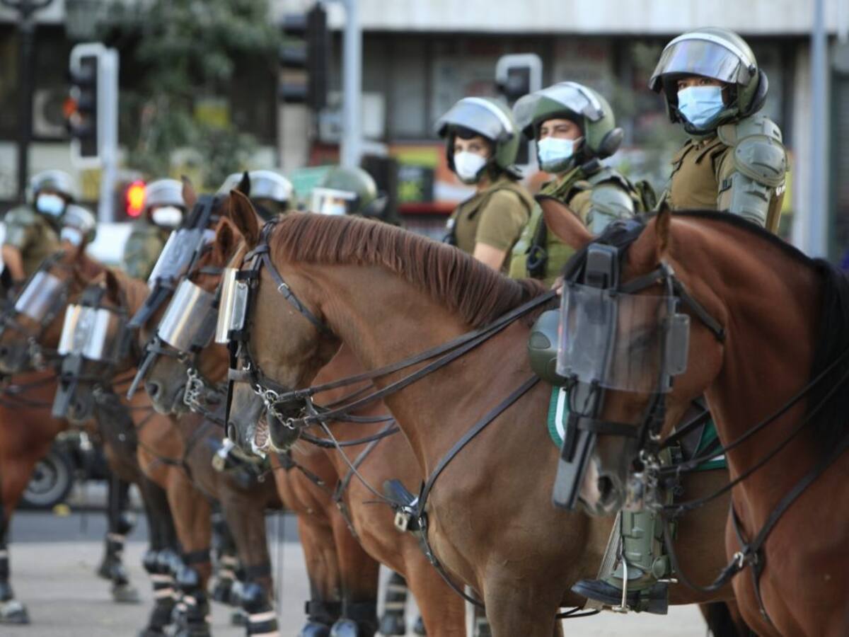 Gobierno pidió investigación a Carabineros por violenta caída de hombre en Plaza Baquedano