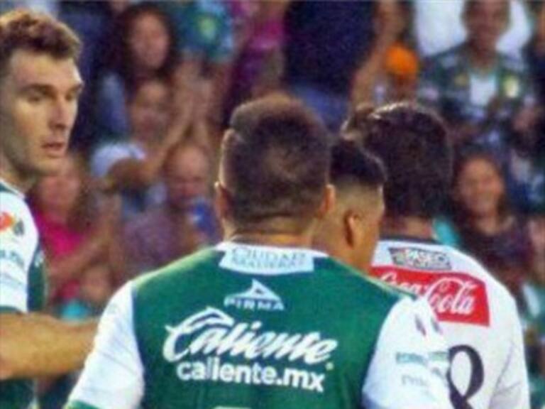 Álvaro Ramos debutó con golazo de chilena en triunfo del León de México