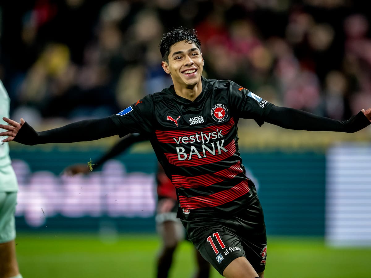 Darío Osorio recibe premio al mejor gol del mes en Dinamarca: revisa el notable tanto que marcó en Mitdjylland