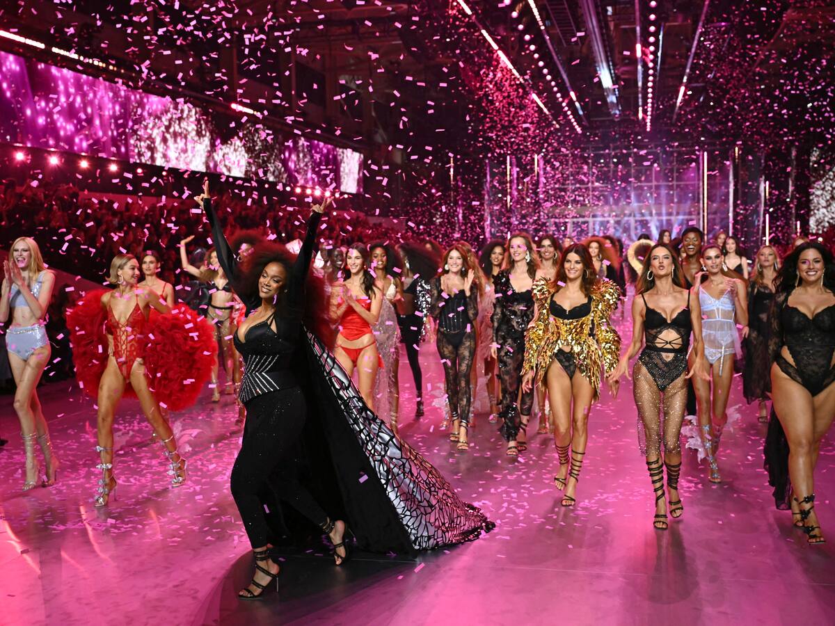 Del debut de una supermodelo de los 90 al concierto de Cher: así fue el esperado regreso del Victoria’s Secret Fashion Show este 2024