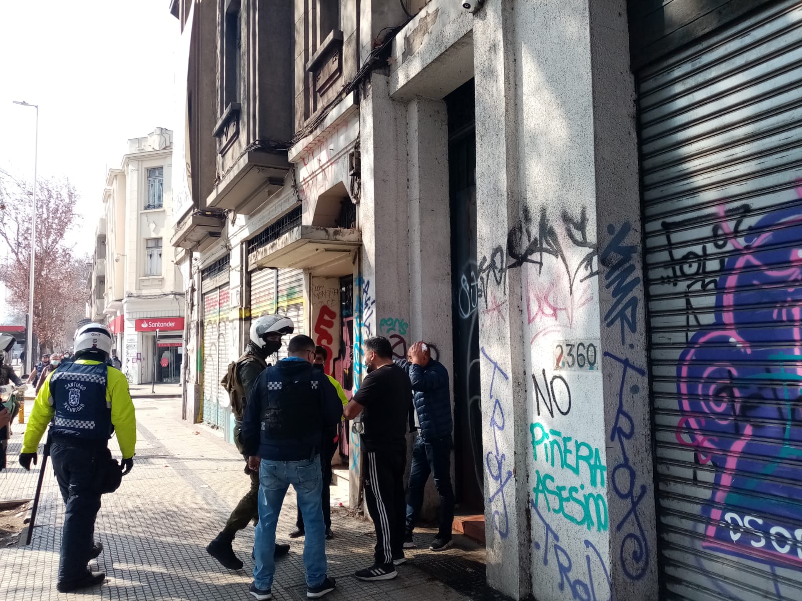 El hecho ocurrió en la salida de la sucursal. / ADN.cl