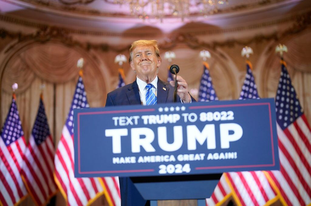 El multimillonario Donald Trump celebra las victorias en la mayoría de los estados en las primarias del Partido Republicano en Estados Unidos.