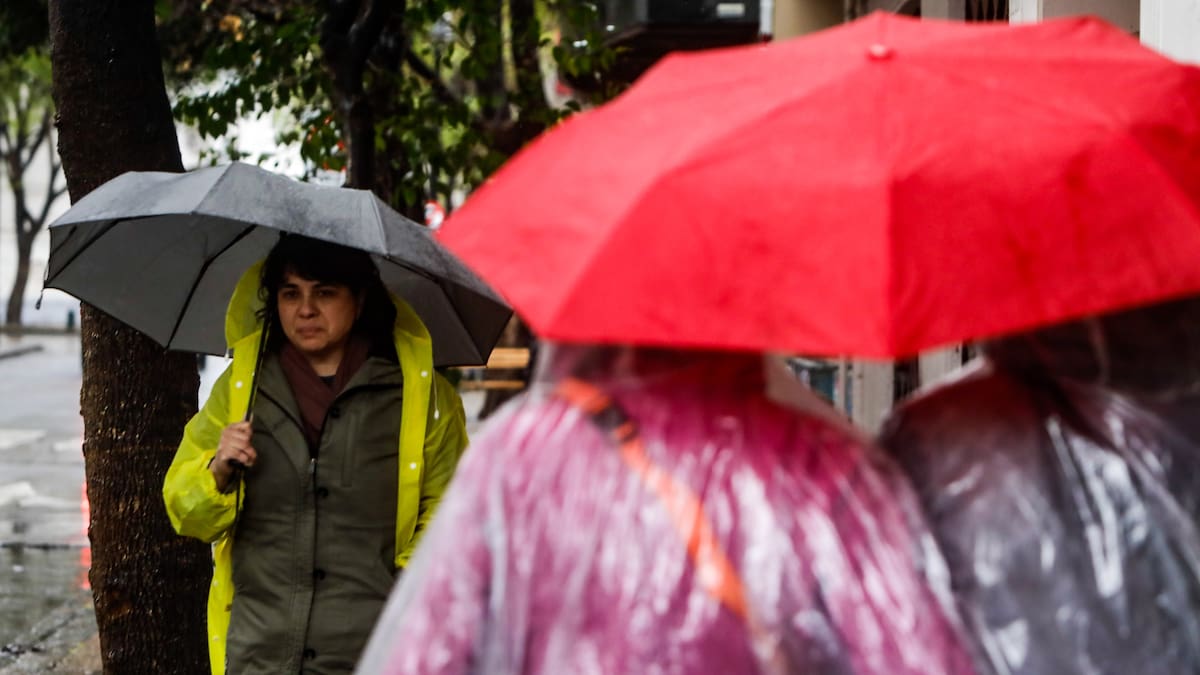 ¿Cuántos días durará la lluvia en Santiago? Esto dice el pronóstico del tiempo ante la seguidilla de sistemas frontales