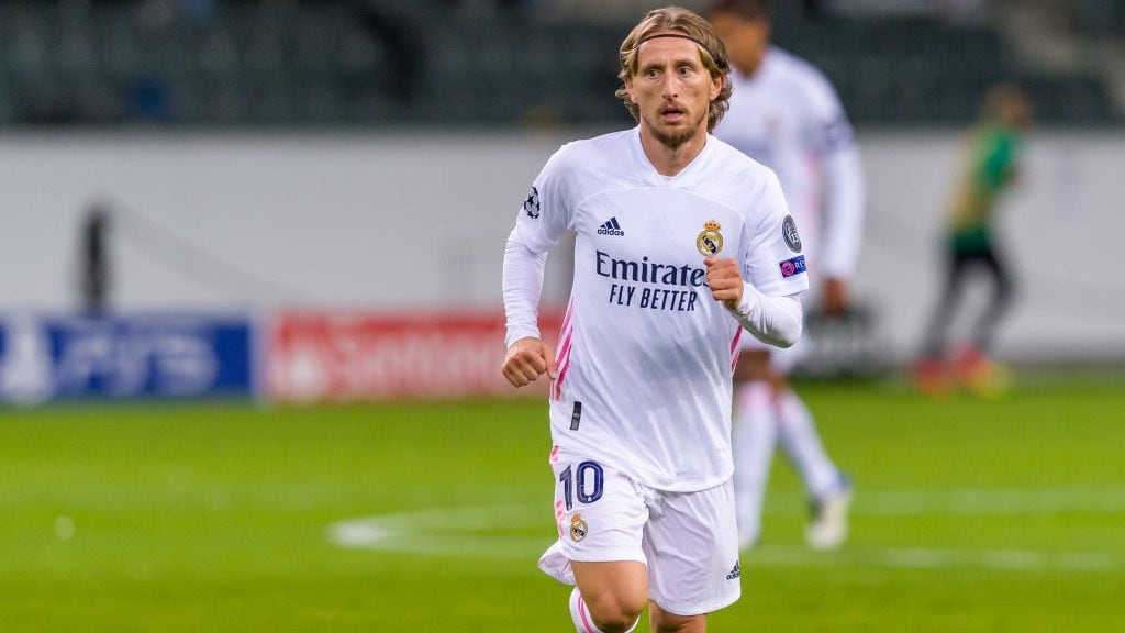 MOENCHENGLADBACH, GERMANY - OCTOBER 27: (BILD ZEITUNG OUT) Luka Modric of Real Madrid looks on during the UEFA Champions League Group B stage match between Borussia Moenchengladbach and Real Madrid at Borussia-Park on October 27, 2020 in Moenchengladbach, Germany. (Photo by Mario Hommes/DeFodi Images via Getty Images)