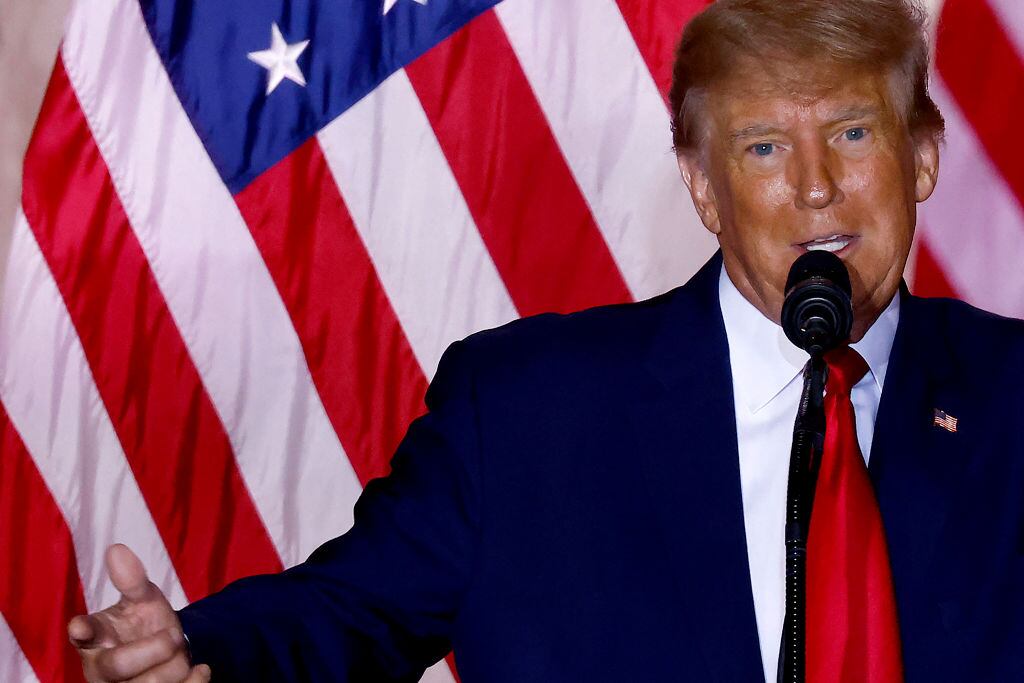 El republicano Donald Trump da un discurso en su residencia en Florida