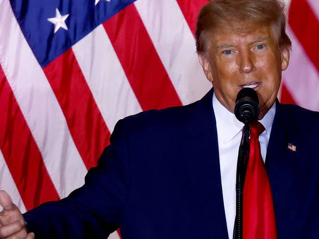 El republicano Donald Trump da un discurso en su residencia en Florida