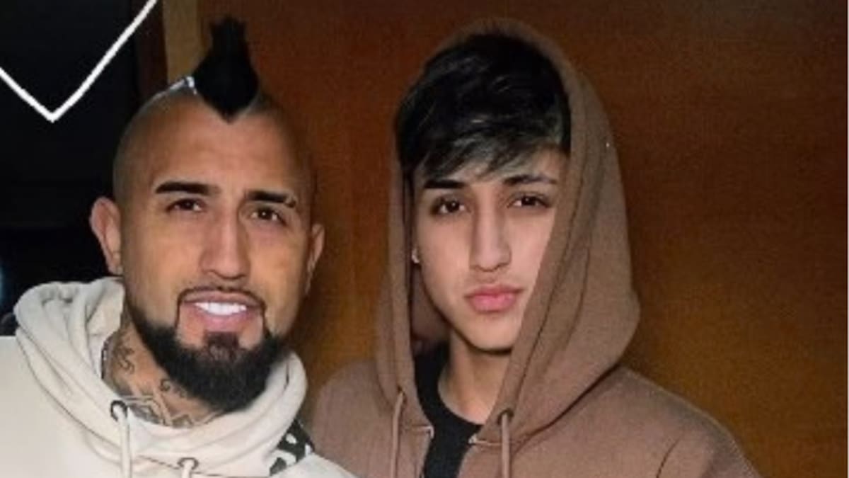 “Monito” Vidal sorprende tras presentar a su nueva polola en redes: es una famosa figura de TikTok