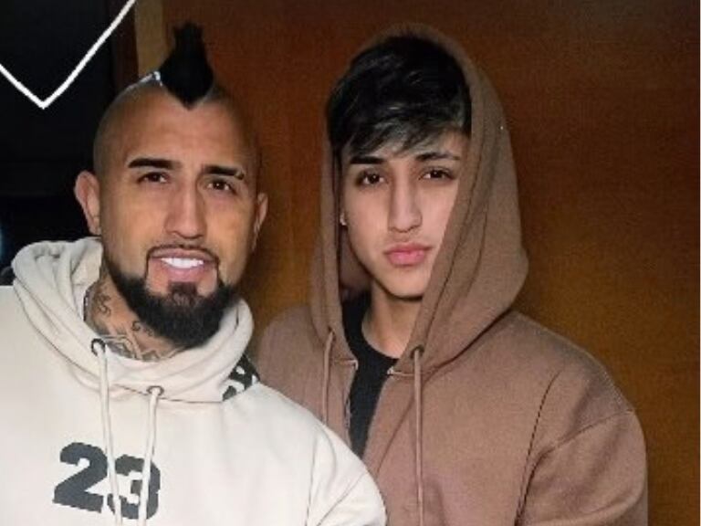 “Monito” Vidal sorprende tras presentar a su nueva polola en redes: es una famosa figura de TikTok