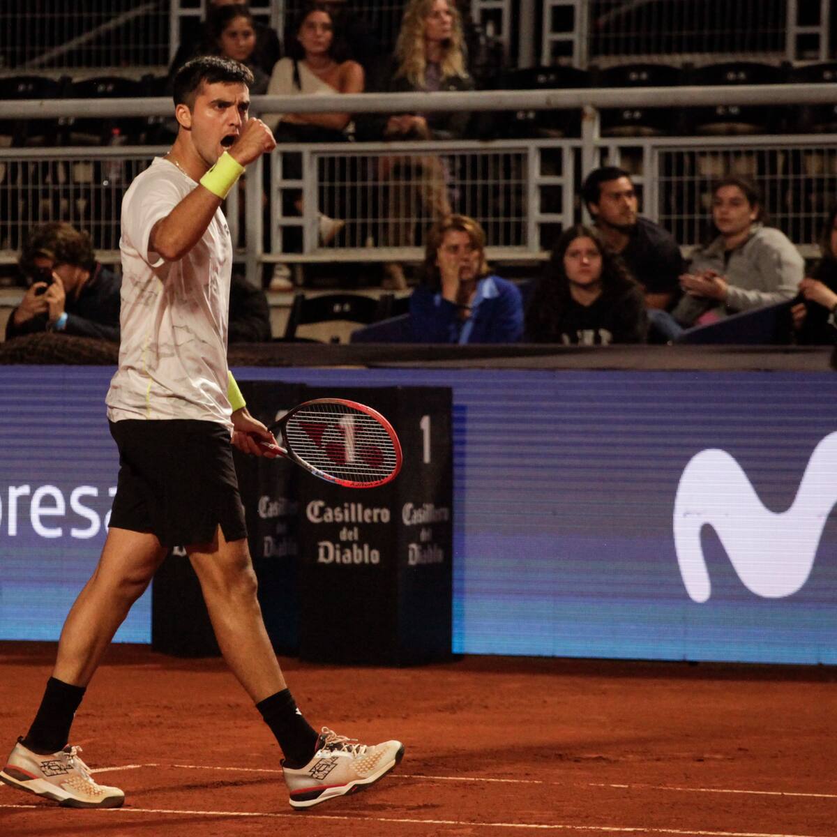 Tomás Barrios protagoniza gran remontada ante argentino Gonzalo Villanueva y se mete en los cuartos de final en Asunción