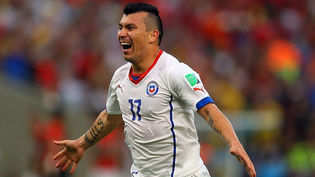 RIO DE JANEIRO, BRAZIL - JUNE 18: Gary Medel of Chile celebrates during the 2014 FIFA World Cup Brazil Group B match between Spain and Chile at Maracana on June 18, 2014 in Rio de Janeiro, Brazil. (Photo by Amin Mohammad Jamali/Getty Images)