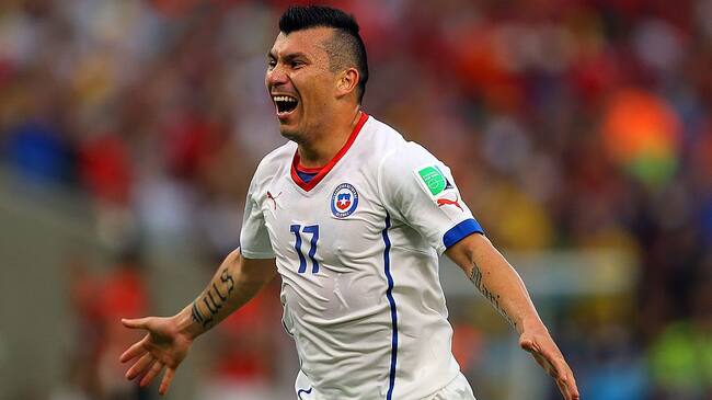 RIO DE JANEIRO, BRAZIL - JUNE 18: Gary Medel of Chile celebrates during the 2014 FIFA World Cup Brazil Group B match between Spain and Chile at Maracana on June 18, 2014 in Rio de Janeiro, Brazil. (Photo by Amin Mohammad Jamali/Getty Images)