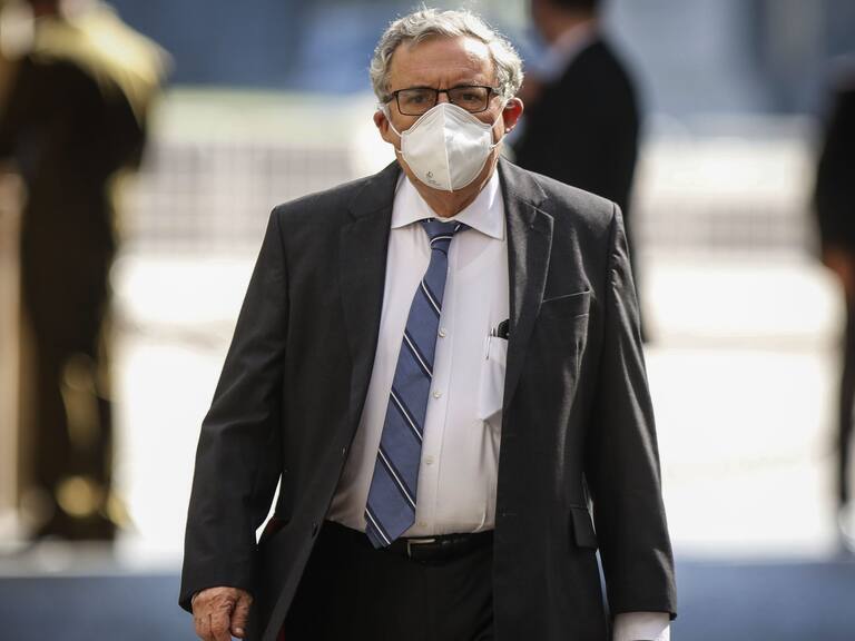 Rector U.de Chile: «Uno tiene que ser cuidadoso si manda una señal que tiene que ver con ingesta alcohólica»