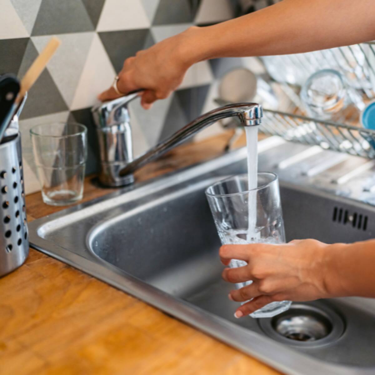 Subsidio de Agua Potable en Chile: así puedes acceder a un descuento de hasta un 85% en tu cuenta
