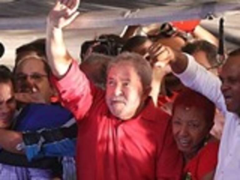 Periodista por presencia de Lula en masiva movilización: «Está dándose un baño de pueblo»