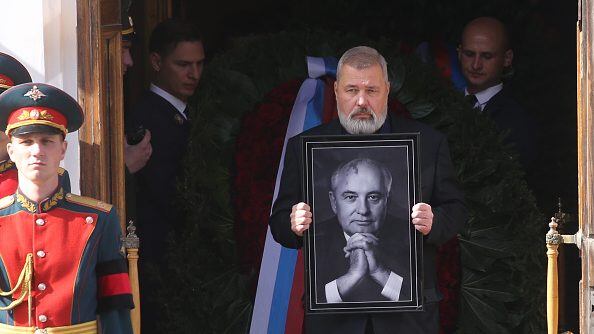 MOSCOW, RUSSIA - SEPTEMBER 3:  (RUSSIA OUT) The 2021 Nobel Peace Prize laureate,  journalist and Novaya Gazeta founder Dmitry Mutratov holds a portrait of the late USSR President Mikhail Gorbachev during the funeral on September 3, 2022 in Moscow, Russia. The last leader of the Soviet Union Mikhail Gorbachev died at the age of 91 in Moscow on August 30. (Photo by Contributor/Getty Images)