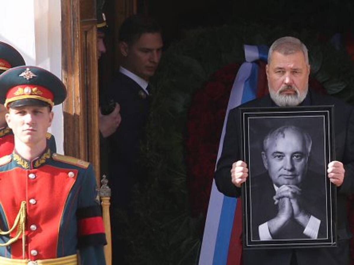Pese a no ser funeral de Estado: miles de personas despiden a Mijail Gorbachov en Rusia