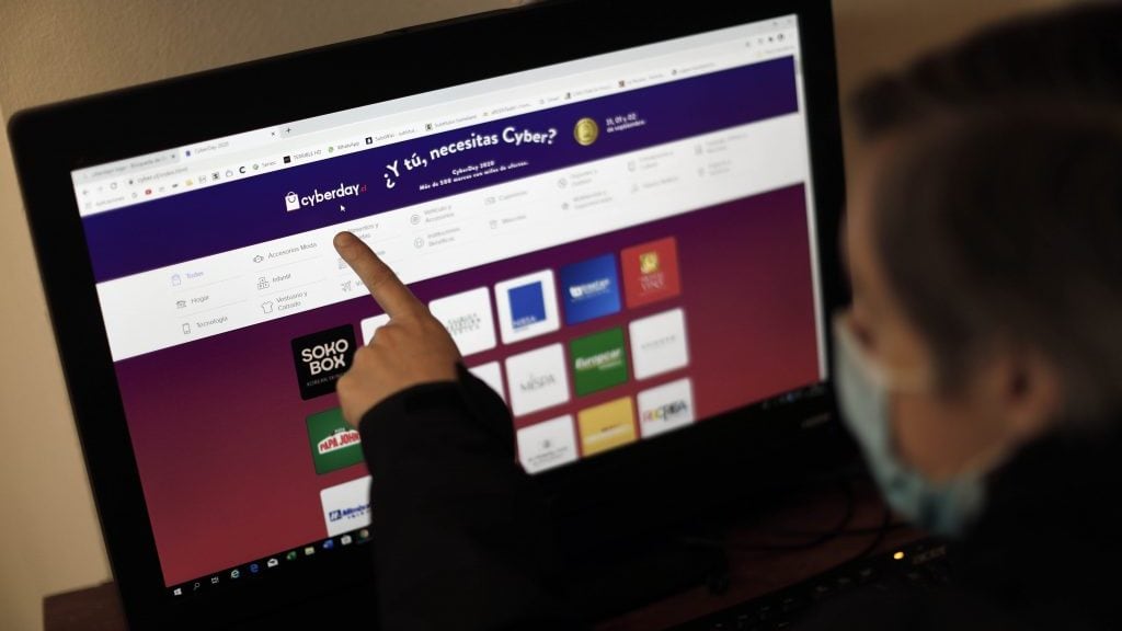 31 de Agosto de 2020/SANTIAGO A las 0:00 horas de este lunes se dio inicio al Cyber Day 2020, evento anual que ofrece descuentos y ofertas en diferentes comercios. Este ao, la iniciativa tuvo que reprogramarse dos veces debido a la pandemia.
FOTO:Cristobal Escobar/Agencia UNO
