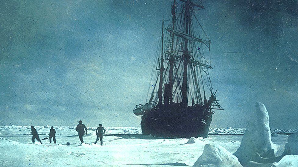 Barco perdido en la Antártica