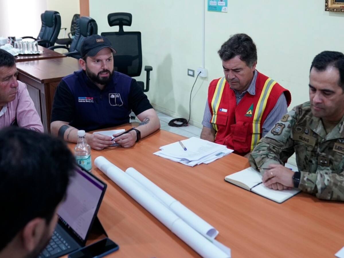 Presidente Boric llega a Quillón y encabeza reunión con autoridades de la región de Ñuble