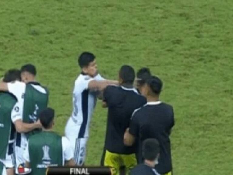 Esteban Pavez casi se va a las manos con un compañero en Colo Colo después que se consumara la victoria en Brasil