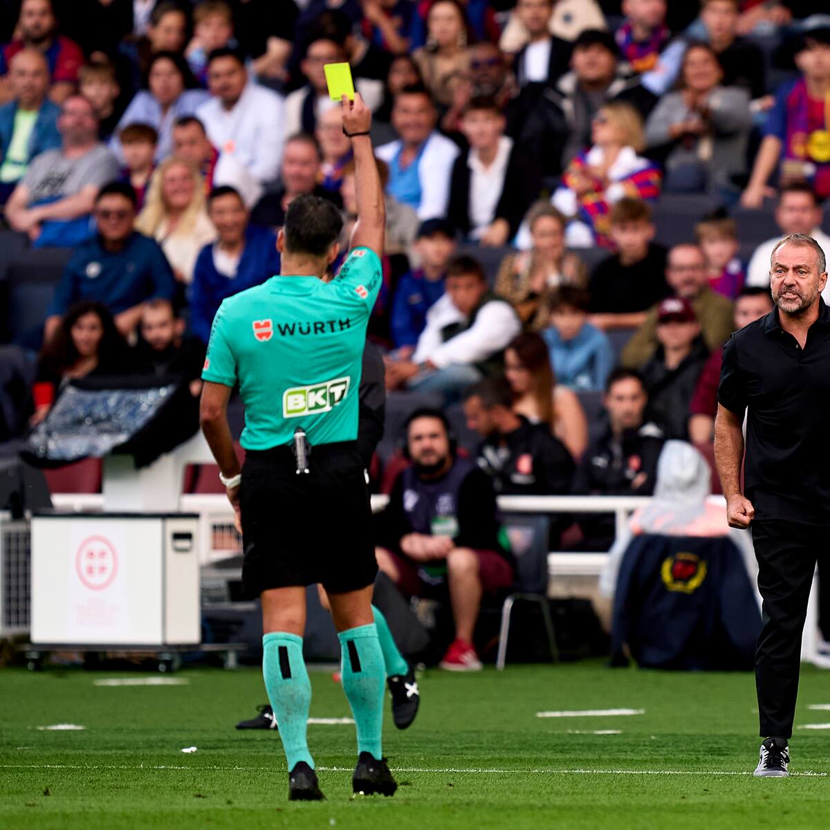 Sábado de locura para Hansi Flick: expulsión y celebración con gestos obscenos tras agónica victoria del Barcelona