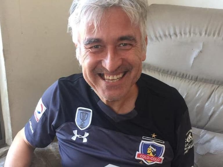 Jorge González posó con camiseta de Colo-Colo: «Amo a los equipos chilenos»