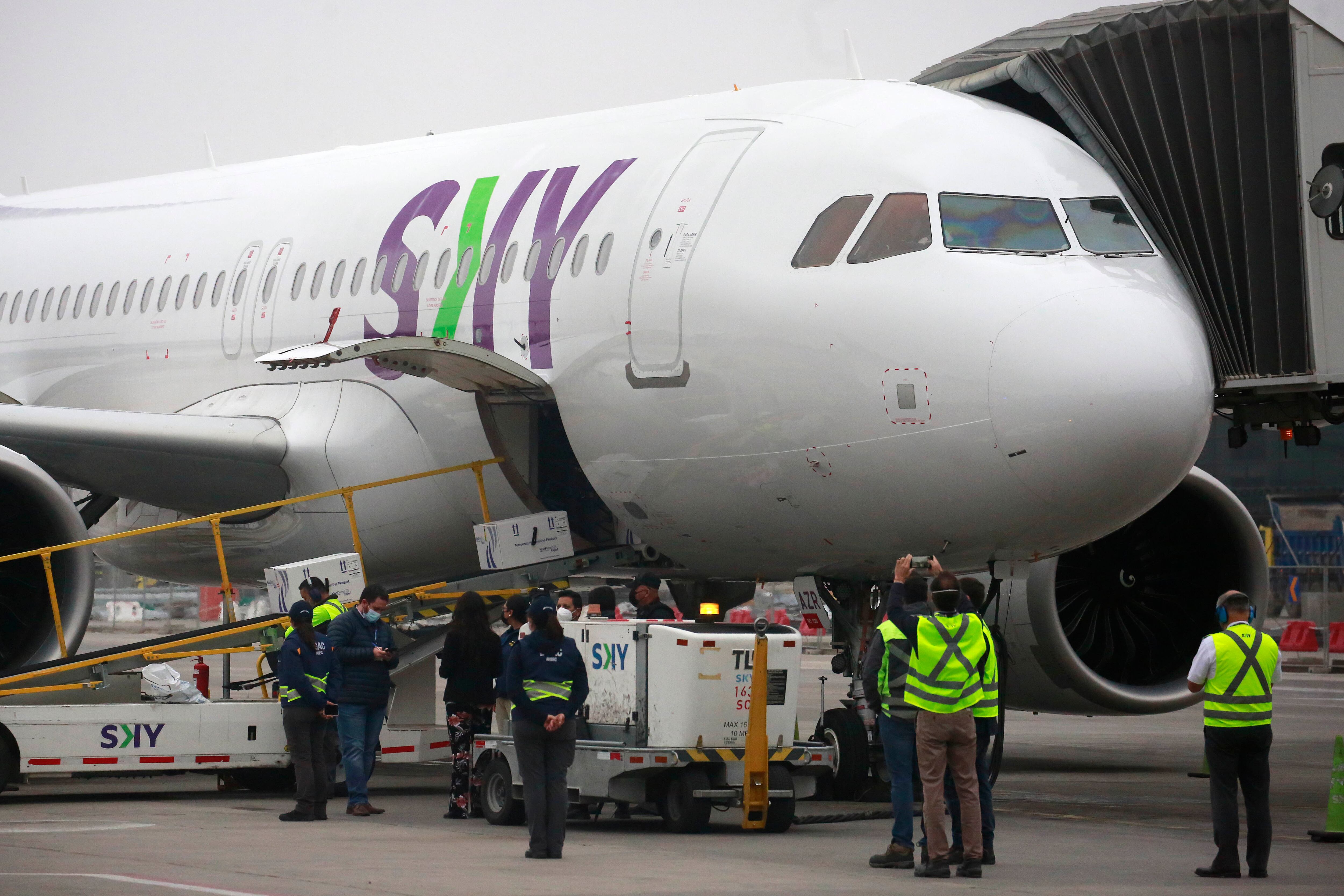 Sernac cita a declarar a Sky Airlines por alza de un 61% en reclamos por retraso o cancelación de vuelos