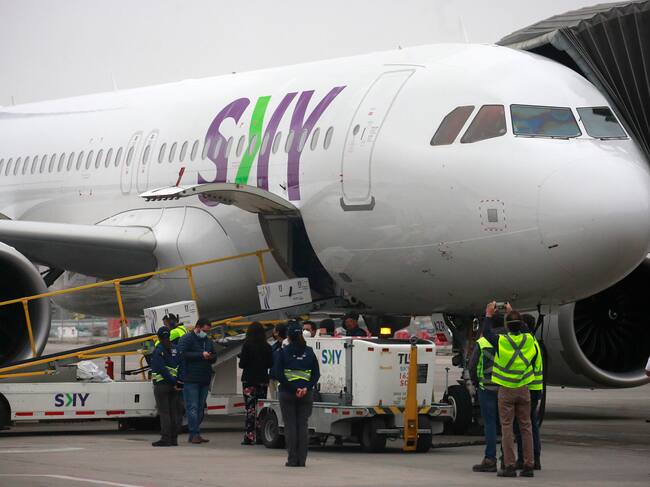 Sernac cita a declarar a Sky Airlines por alza de un 61% en reclamos por retraso o cancelación de vuelos