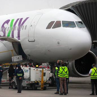 Sernac cita a declarar a Sky Airlines ante alza de un 61% en reclamos por retraso o cancelación de vuelos