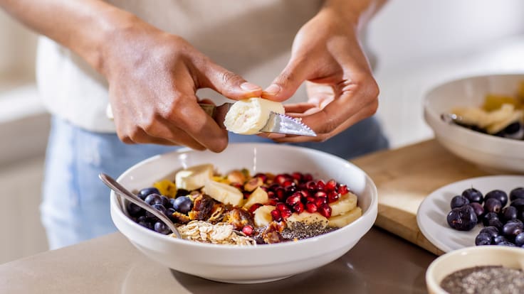 Cometer este error en el desayuno podría hacerte comer más durante el día, según expertos en salud