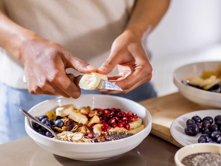 Cometer este error en el desayuno podría hacerte comer más durante el día, según estudios