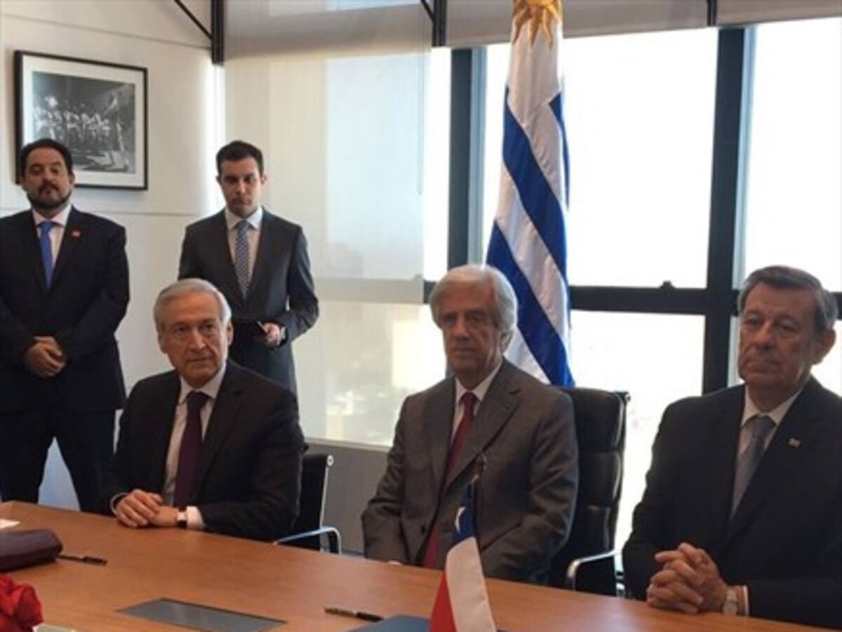 Chile firmó Tratado de Libre Comercio con Uruguay