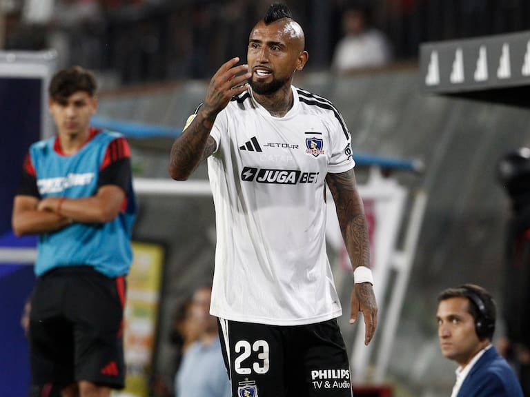 Vidal y su rol como “ayudante” en Colo Colo: “Hablar de eso es una tontera (...) Pasamos los límites”