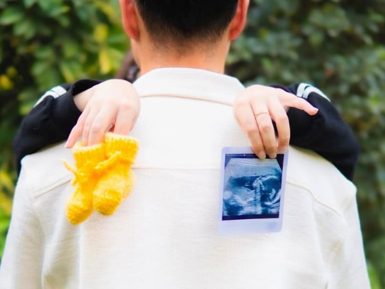 “Ahora somos tres”: recordada exchica ‘Rojo’ anuncia que está embarazada