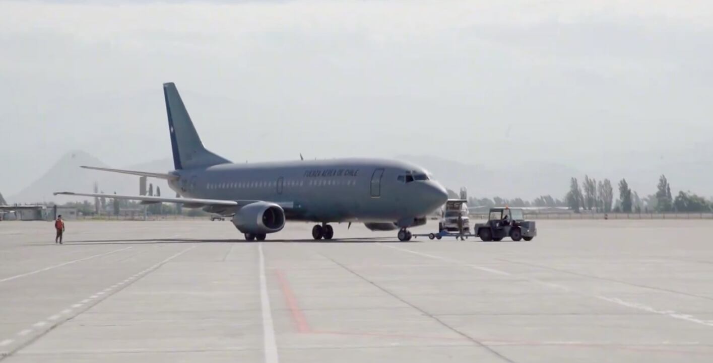 Nuevo vuelo de la FACh concreta expulsión de 23 migrantes peruanos y colombianos