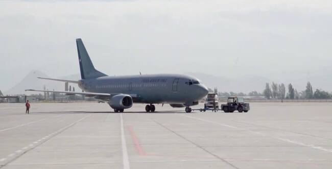 Nuevo vuelo de la FACh concreta expulsión de 23 migrantes peruanos y colombianos