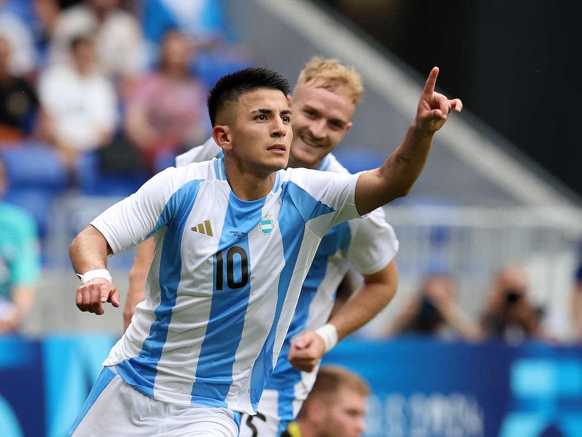 Argentina vence a Ucrania y clasifica a cuartos de final en el fútbol de los Juegos Olímpicos de París 2024