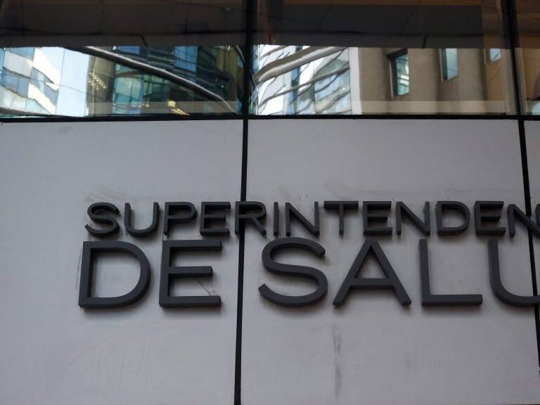 08 de Abril del 2019/SANTIAGO
Fachada de la Superintendencia de Salud.
Luego de la renuncia de el Superintendente Ignacio Garcia Huidobro, en medio de las criticas por el alza de los precios de las Isapres
FOTO:SEBASTIAN BROGCA/AGENCIAUNO