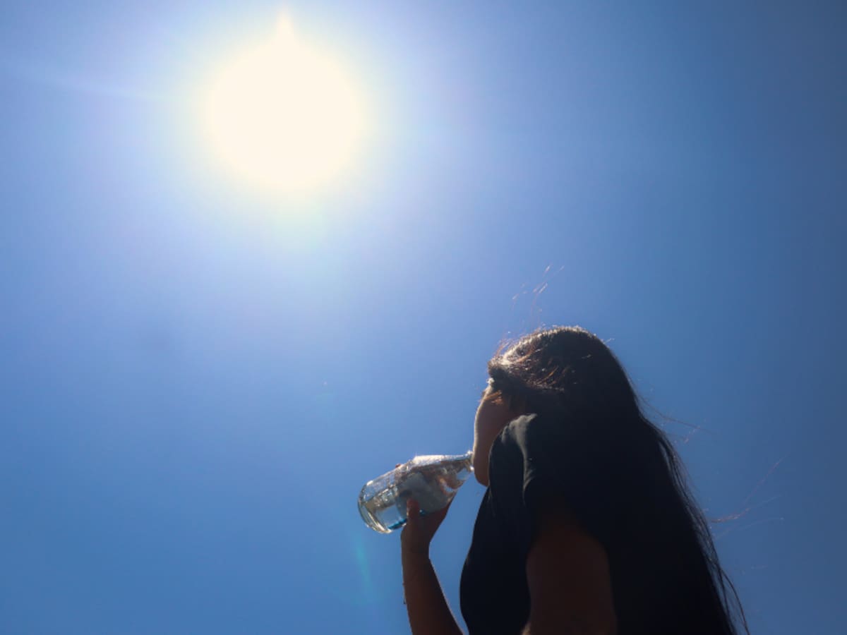 Sábado caluroso en Santiago: meteoróloga Michelle Adam proyecta hasta 37 grados y cielos despejados