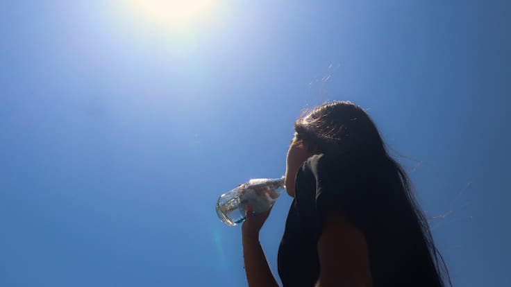 Sábado caluroso en Santiago: meteoróloga Michelle Adam proyecta hasta 37 grados y cielos despejados