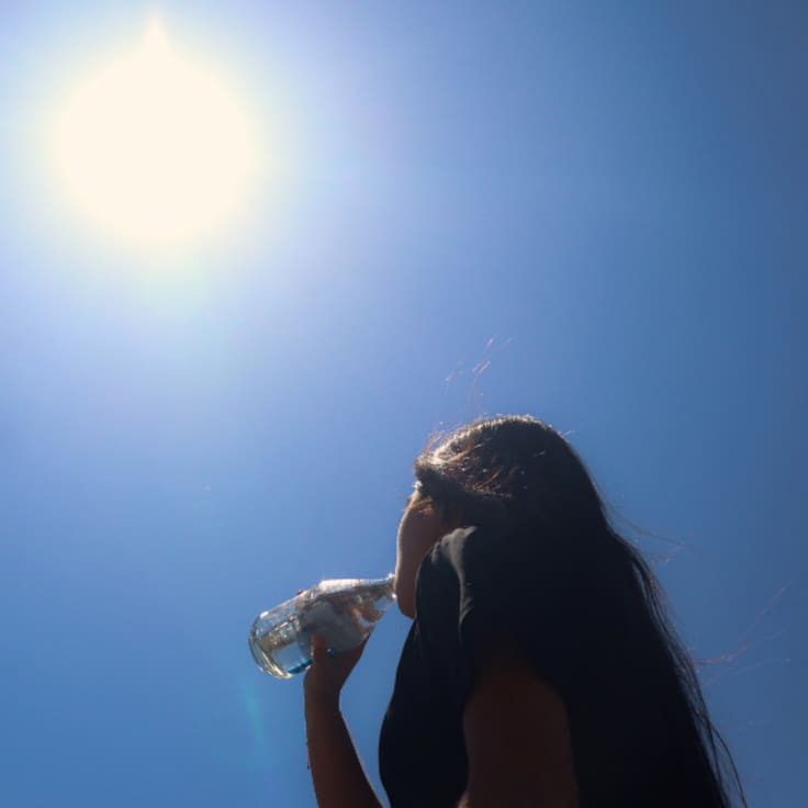 Sábado caluroso en Santiago: meteoróloga Michelle Adam proyecta hasta 37 grados y cielos despejados
