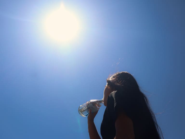 “Altas temperaturas extremas”: Meteorología emite alerta para cuatro regiones de Chile por evento de calor
