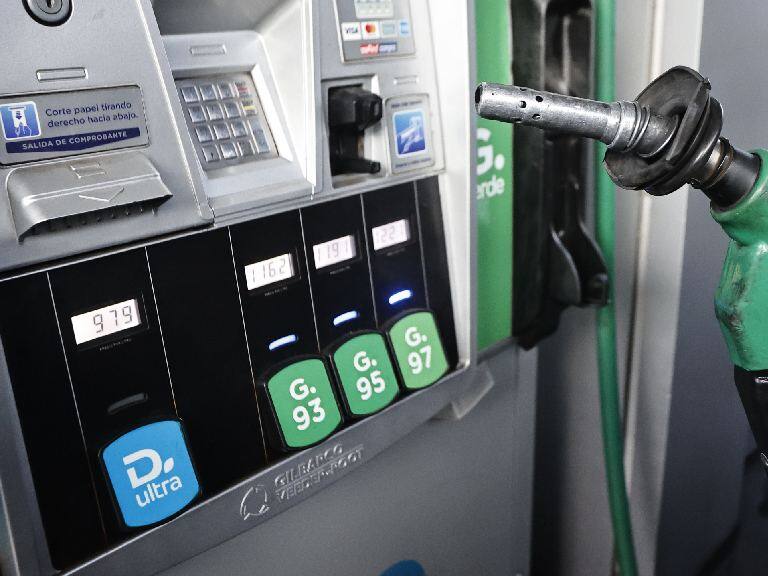 Adiós a los informes semanales: variaciones de precios de las bencinas se comunicarán cada tres semanas
