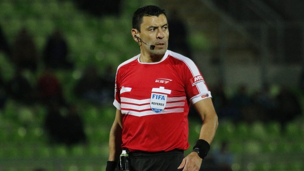 14 DE SEPTIEMBRE DE 2019/VALPARAISOEl arbitro Roberto Tobar, durante el partido valido por la fecha 22 del Campeonato Nacional de Primera B 2019, entre Santiago Wanderers y La Serena, disputado en el Estadio Elías Figueroa Brander.
FOTO: LEONARDO RUBILAR CHANDIA/AGENCIAUNO