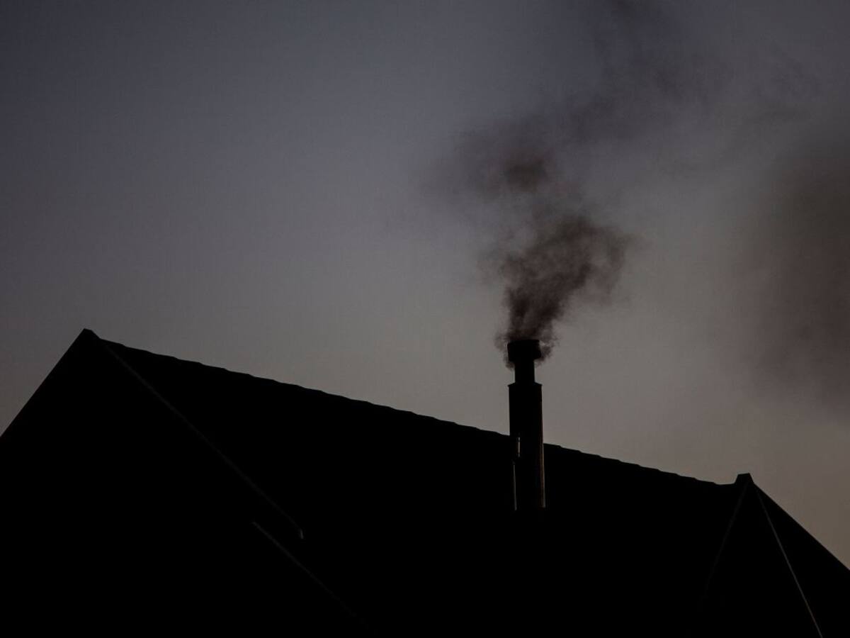 Declaran primera emergencia ambiental en Valdivia: estas son las prohibiciones por mala calidad del aire