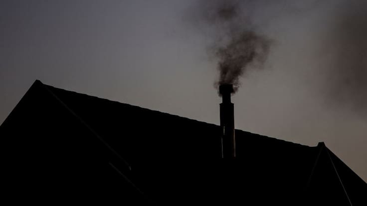 Declaran primera emergencia ambiental en Valdivia: estas son las prohibiciones por mala calidad del aire