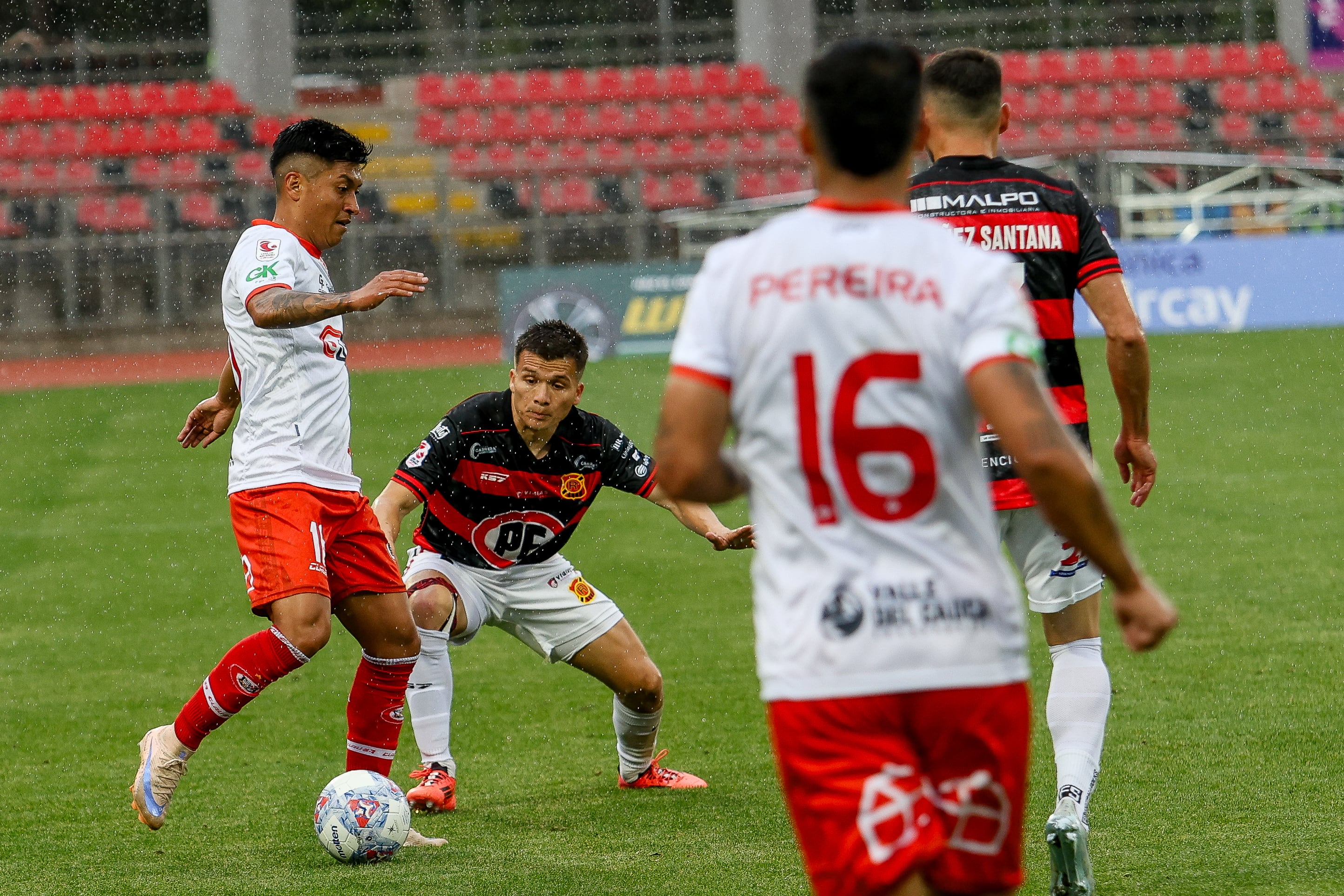 “Hicimos tres partidos y 200 personas compraron entradas... A esta altura me da lo mismo regalar los boletos”